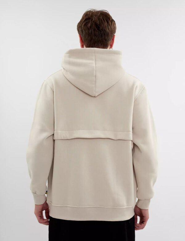 Beiger Hoodie mit Tasche - Image 3