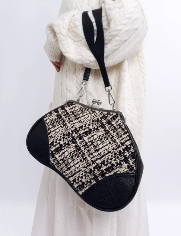 Schwarz-weiße Ledertasche