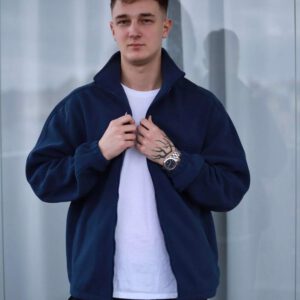 Blauer Pullover