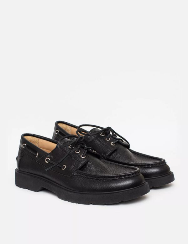 Schwarze Lederschuhe